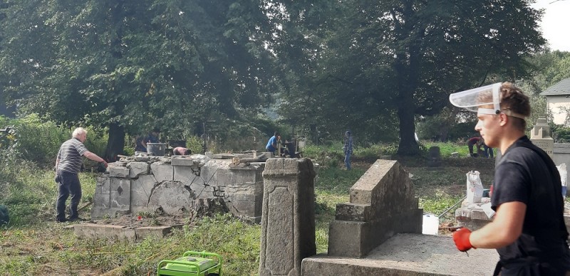 Cmentarz w Zimnej Wodzie koło Lwowa