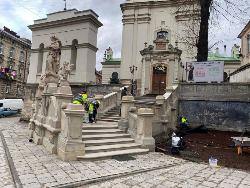 Otwórz galerię (4 fotografii) Schody kościoła pw. św. Antoniego (oo. franciszkanów) we Lwowie po odbiorze technicznym prac