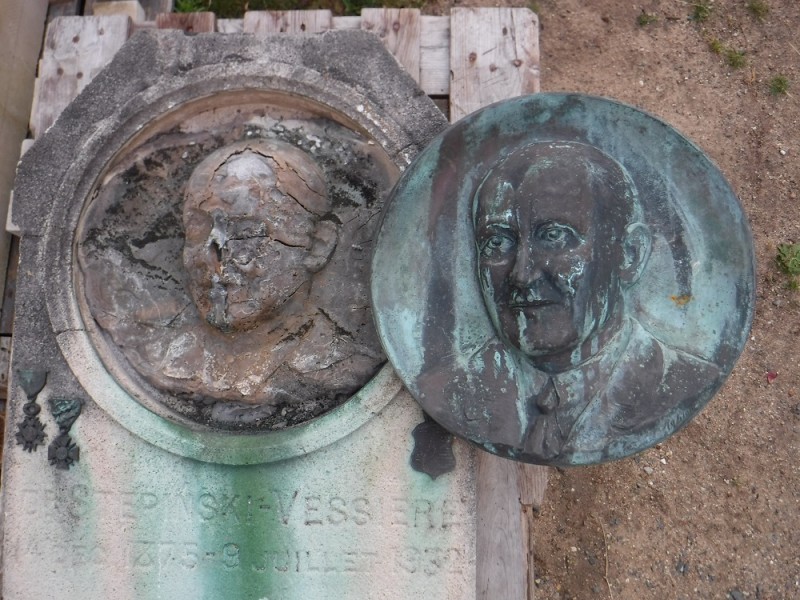 Grób M. Stępińskiego w trakcie konserwacji, Montmorency | POLONIKA